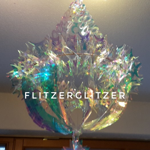 Kronleuchter aus Glitzerplastik