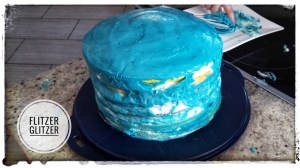 Schokoschicht um die Grundtorte