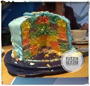 Angeschnittener Schachbrettkuchen