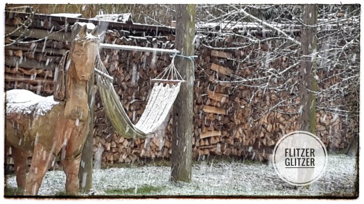 Mit schnee gezuckerte Hängematte